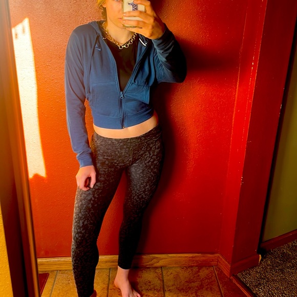 Nike cropped hooded zip up jacket XS - Picture 2 of 4